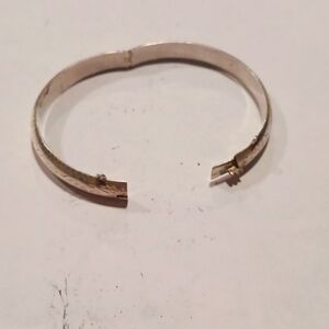 Ladies sterling silver hinge bracelet